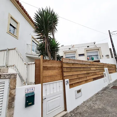 호스텔 Cloud To Chill Surfhouse Baleal *