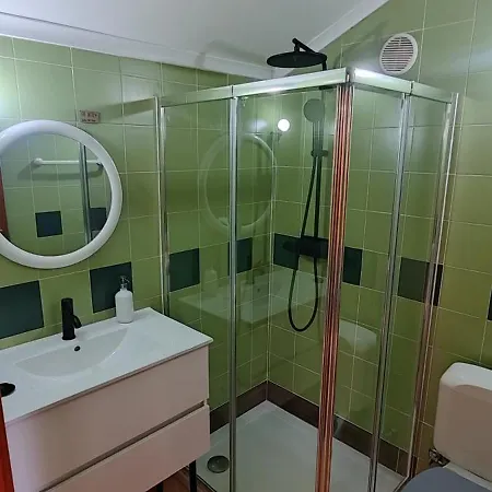 بيت شباب Cloud To Chill Surfhouse Baleal فيريل