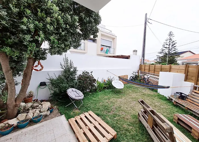 Cloud To Chill Surfhouse Baleal Hostel